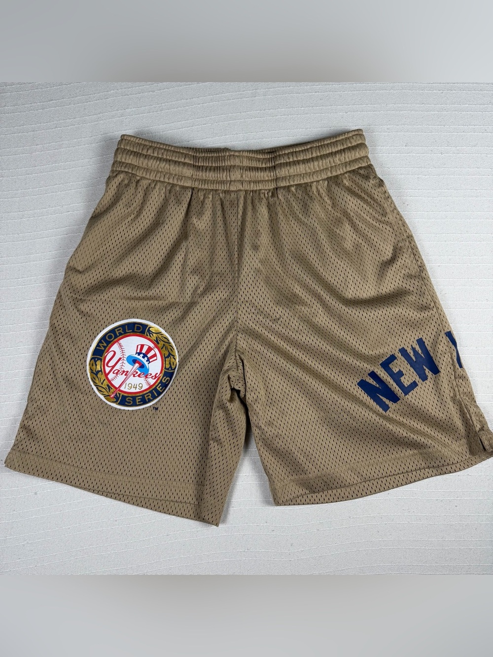 New Era New York Yankees Mesh Athletic Shorts Tan Mens Size Medium